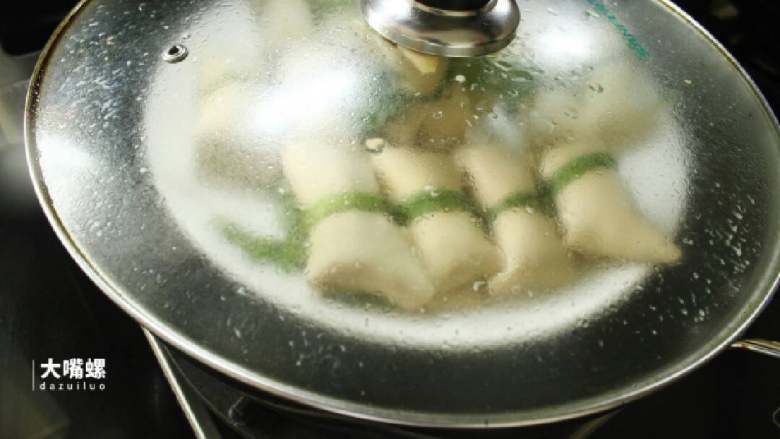 豆皮包螺蛳粉丨大嘴螺,放入蒸锅中完成它的使命（蒸10分钟即可）