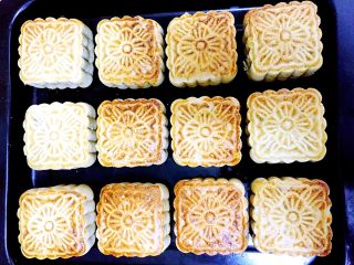 五仁低糖月饼➕#中秋食饼记#,出炉喽……