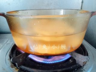 芒果红薯千层蛋糕（低卡低脂版）～,打开火，用大火加热。