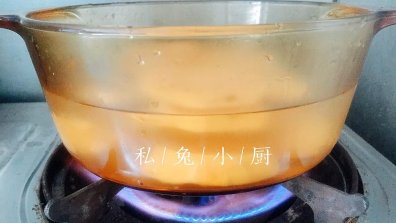 芒果红薯千层蛋糕（低卡低脂版）～,打开火，用大火加热。