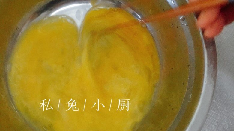 芒果红薯千层蛋糕（低卡低脂版）～,用筷子疯狂搅拌，搅拌均匀。