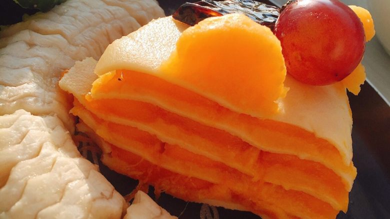 芒果红薯千层蛋糕（低卡低脂版）～,放冰箱里冰一下更好吃哦。