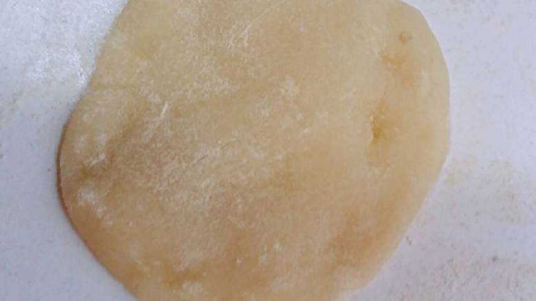 红豆沙冰皮月饼+#中秋食饼记#,边上摁薄