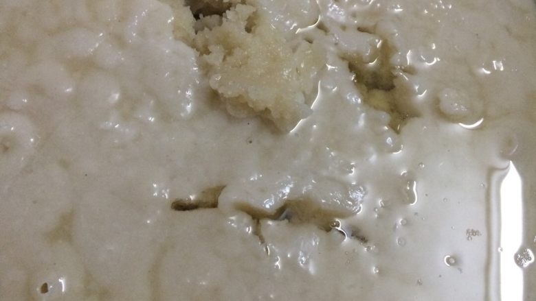 冰皮月饼＃中秋食饼记＃,放到热水锅里，隔水蒸25分钟左右，看到没有白色的就熟了