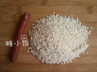 辣肠芝心炸饭团,材料图一张，萨拉米肠和risotto炖饭米