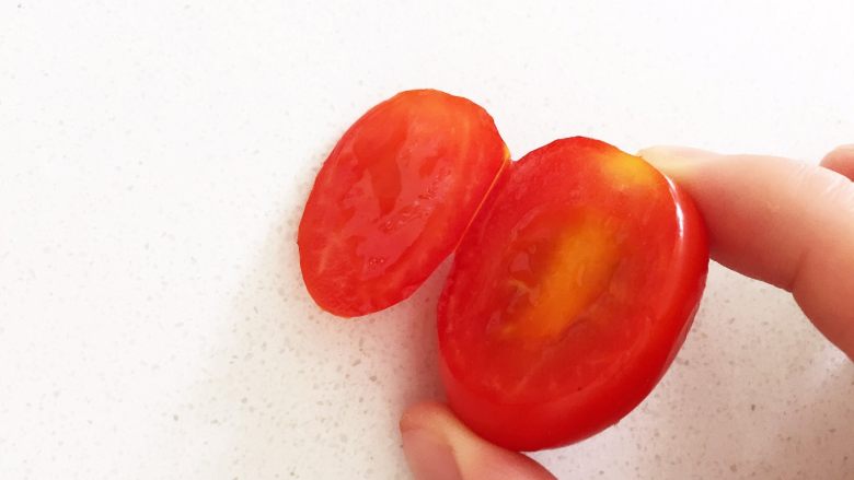 番茄小萌兔—小番茄的魔法大变身！,在小番茄1/5处切一刀