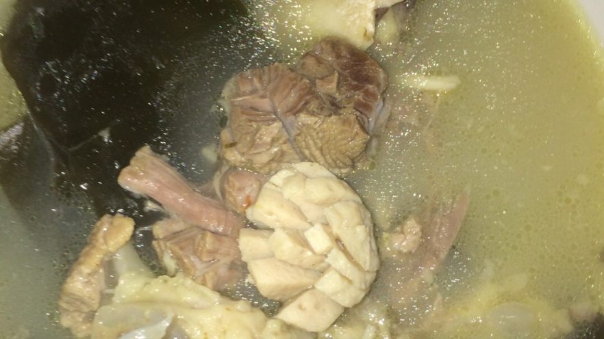 清煲大骨海带汤。