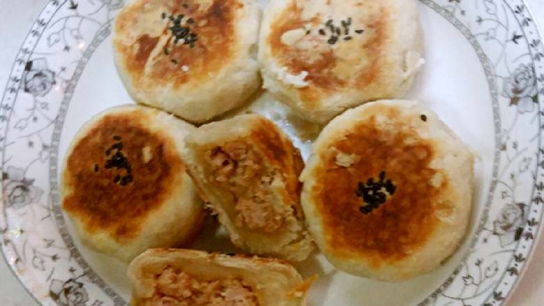 鲜肉月饼+#中秋食饼记#,外皮酥酥的，肉香香的好吃😋