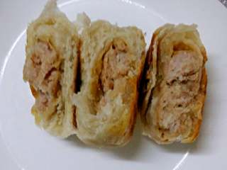 鲜肉月饼+#中秋食饼记#,等凉了，分开外皮酥脆