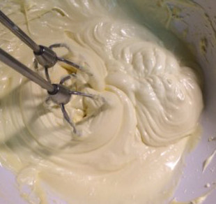 香醇浓郁——“乳酪塔,加入低粉搅拌均匀