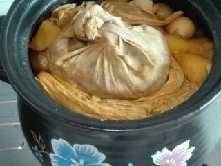 卤味（懒人版）,最后放土豆，腐竹炖半个小时