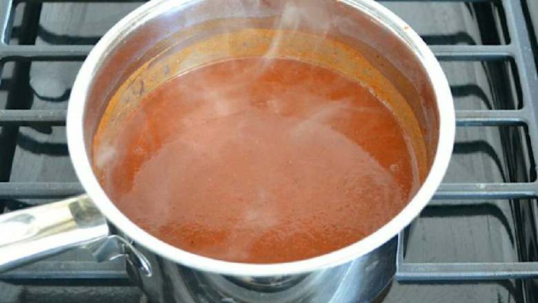 芝士烤土豆,烤土豆期间，拉达调味酱加入50ml水煮开即可，备用。