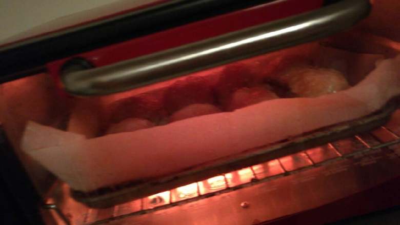 鸡翅包饭,烤箱温度200，20分钟左右