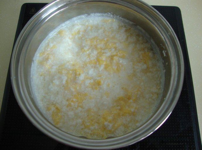 兰州小吃：牛奶鸡蛋醪糟,浇入蛋液，翻花后关火