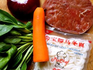 茄汁牛柳烩面＋#面条变身计划#,准备食材。