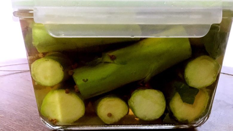 自制四川泡菜——腌芥菜笋,腌制几天后的变化
