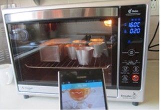 香蕉磅蛋糕 ,通过手机控制烤箱， 上管160度，下管170度，烘烤20分钟