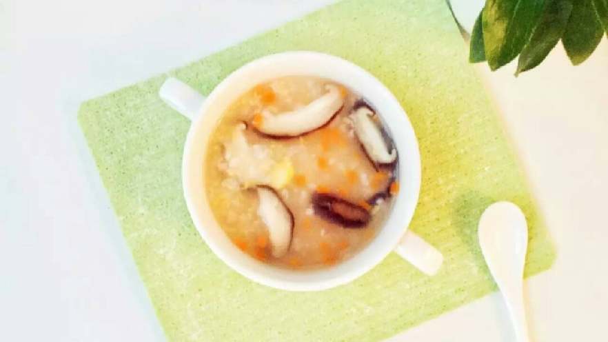 宝宝辅食：胡萝卜玉米香菇粥—快手暖胃粥，清香绵绸又美味！12M+