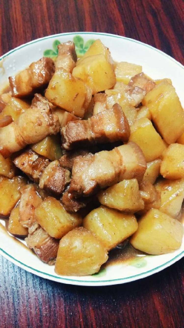 土豆炖五花肉猪肉图片