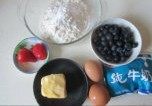 诱人的美式早餐-----蓝莓松饼,准备好原材料，所有的粉类过筛；