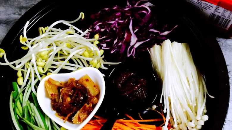 韩式石锅拌饭#王氏私房菜#,各种蔬菜切丝或切片都可以