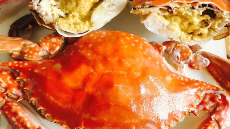 清蒸螃蟹#人民的美食#,装盘开吃😋我喜欢原汁原味，就不蘸酱醋汁吃了
