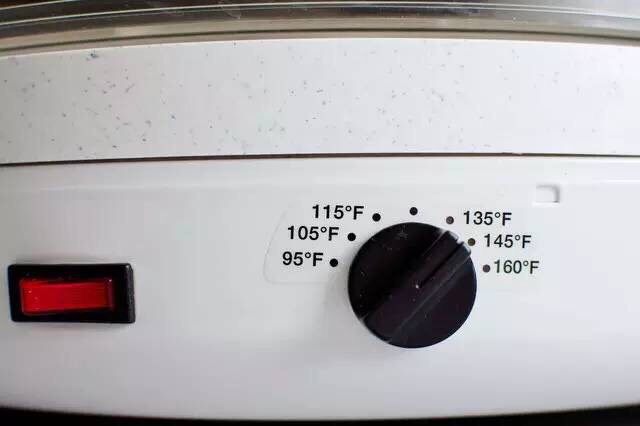 烤土豆,烤箱或者微波炉，145度预热10分钟。