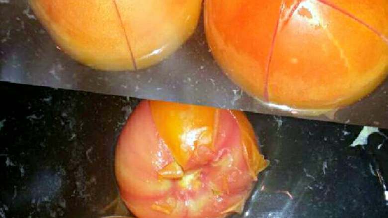 番茄炒蛋+#挑战鸡蛋的100种做法#,番茄外表用刀划几下，锅里水烧开帮番茄洗个热水澡。