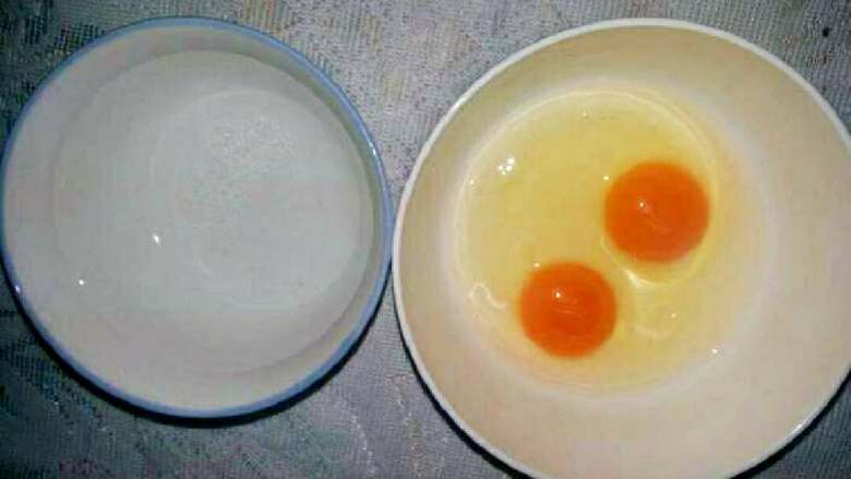 蒸土鸡蛋羹+#挑战鸡蛋的100种做法#,<a style='color:red;display:inline-block;' href='/shicai/ 60780'>土鸡蛋</a>2个，开水加盐。