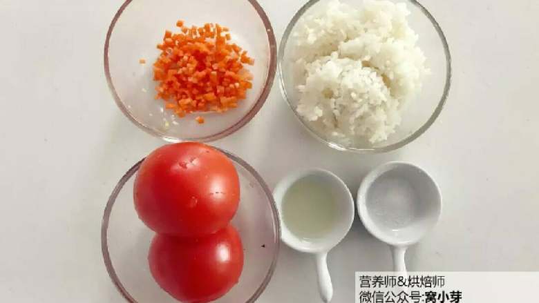 宝宝辅食：日式红色茄汁烩饭,准备好所有食材，把<a style='color:red;display:inline-block;' href='/shicai/ 25'>胡萝卜</a>切细丁备用。
