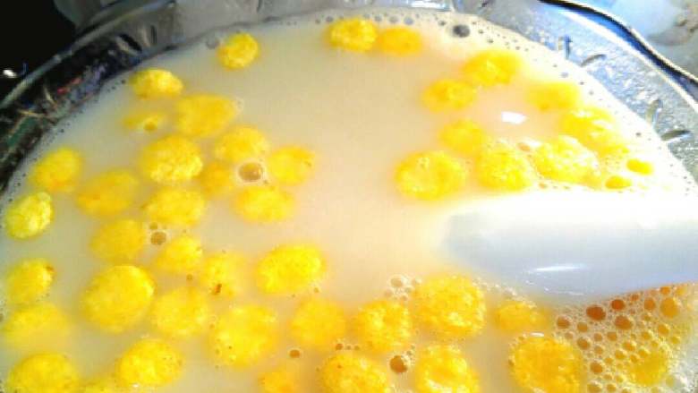 逆天简易三明治#挑战鸡蛋的100种做法#,再搭配碗五谷豆浆，欧了