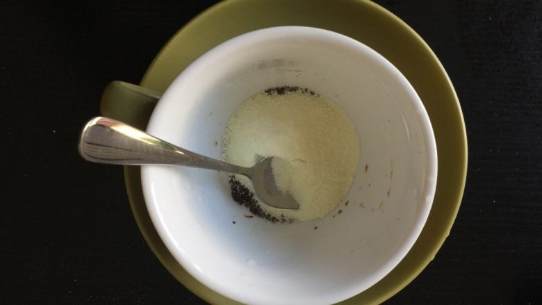 典典家私厨@五分钟早餐2,咖啡杯再加入一点奶粉