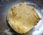 芝麻肉松饼干,揉成团包保鲜膜，放冰柜冷冻半小 时变硬。