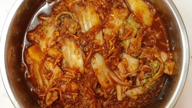 Diy 正宗韩国辣白菜,所有的大白菜全部抹上辣白菜酱料。