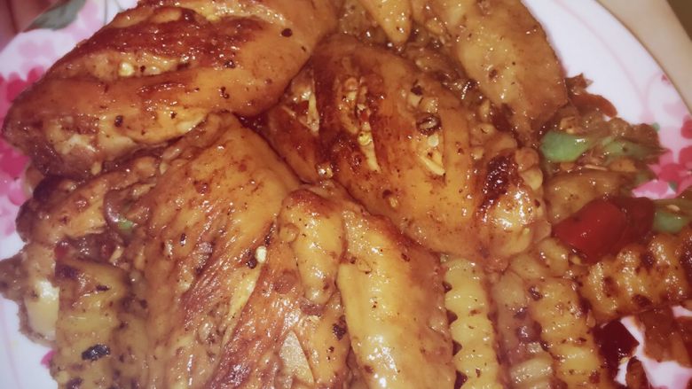 香辣鸡翅😘土豆条,特别的好吃。