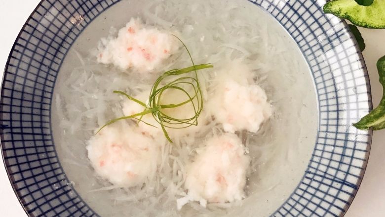 宝宝辅食：虾丸萝卜汤,出锅享用吧