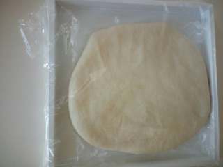 意大利面包棒,面团压薄点，盖保鲜膜冷藏松弛20到30分钟。