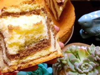 斑马纹戚风蛋糕,细砂糖可以根据个人口味添加或增减哦！