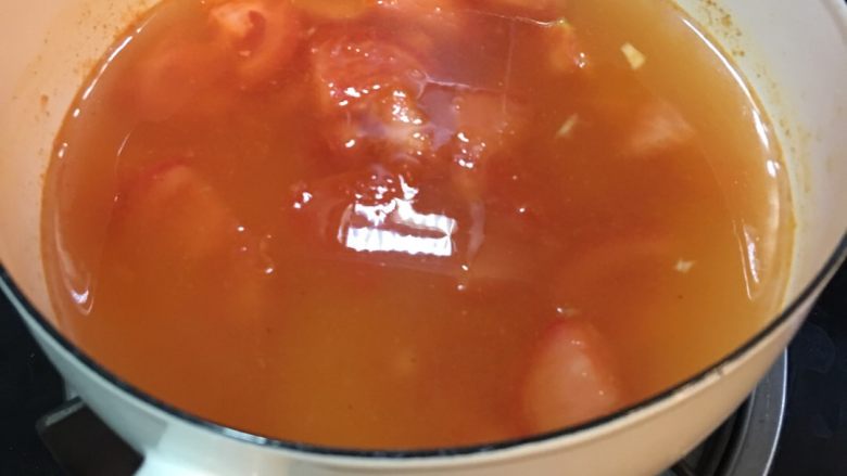「吃货久久」香气扑鼻的番茄蛋花汤,两人三饭碗的水足够 喜欢喝汤就多放些