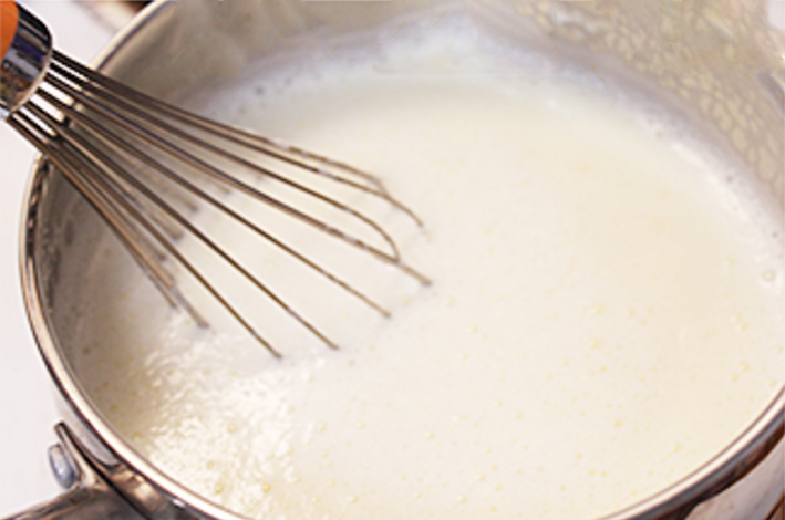 牛奶抹茶布丁,搅拌均匀然后离火。