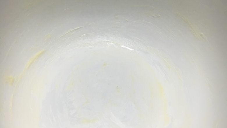 八宝饭,把碗的内壁全部涂抹上一层黄油