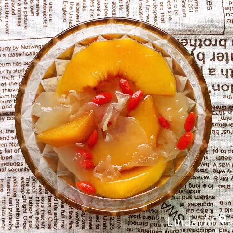 黄桃银耳枸杞汤,盛起即可食用。