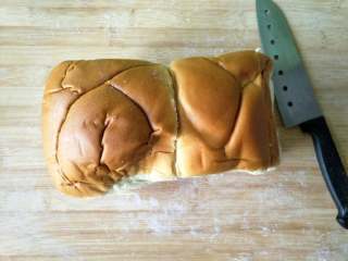 香煎鸡蛋面包片,没买切片面包，就用家里的大面包代替了