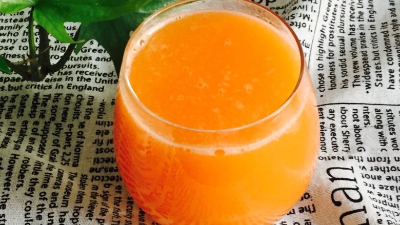 胡萝卜苹果汁#有个故事#,一杯有颜值的胡萝卜苹果汁