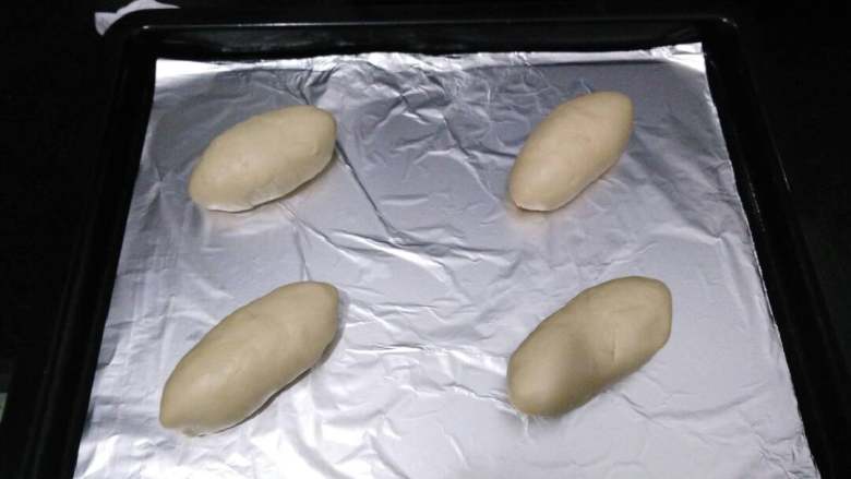 ≈罗宋甜面包≈,四个都这样处理，再放到烤盘上进行2次发酵