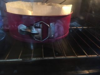 淡奶油蛋糕,烤箱170度预热，放入中层烤1小时，下层再放一个加了水的烤盘，用水浴法来烤