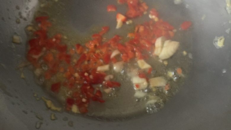 西天尾扁食+海蛎绝配,煸香辣椒和蒜
