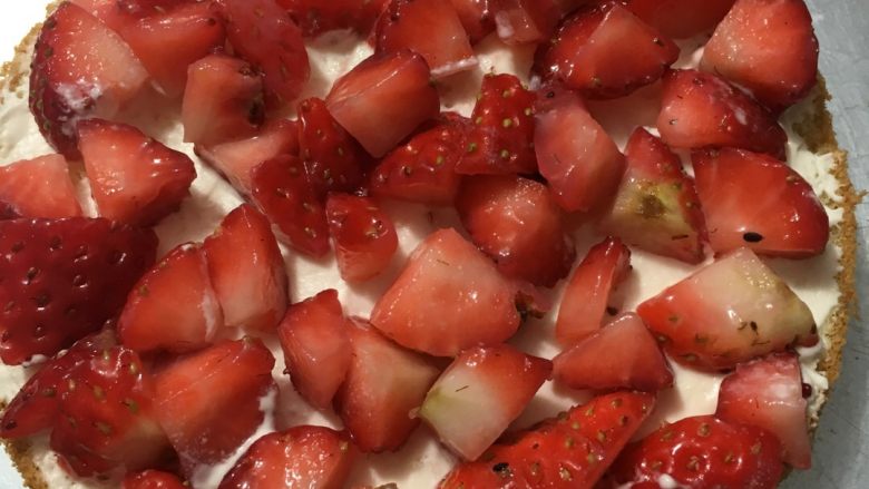 麋鹿小蛋糕#乐享双节#,铺满草莓，草莓季就是这么奢侈