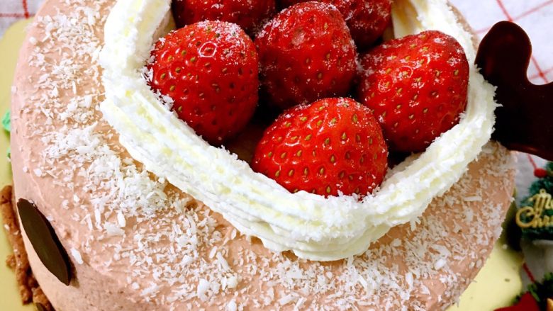 麋鹿小蛋糕#乐享双节#,草莓红艳艳的就是好看