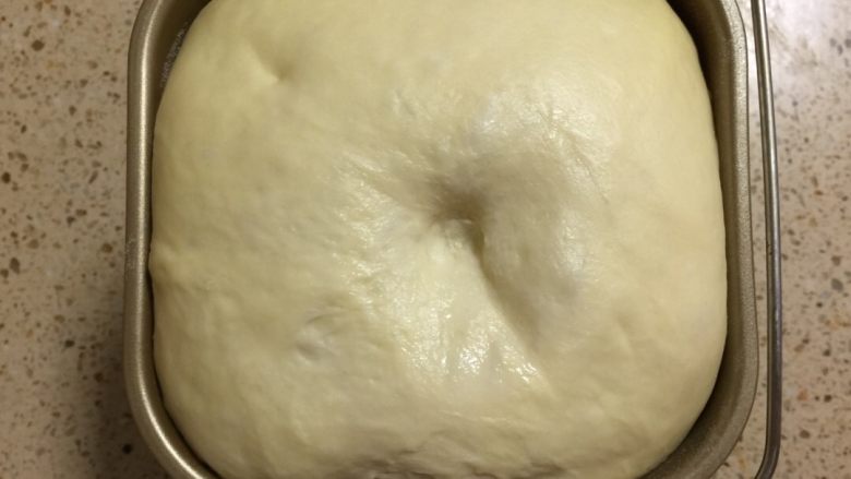 花生酱面包卷#乐享双节#,发酵至两倍大。